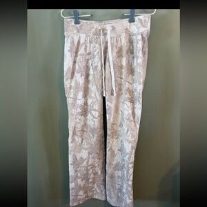 Hollister Cream Camo Sweatpants